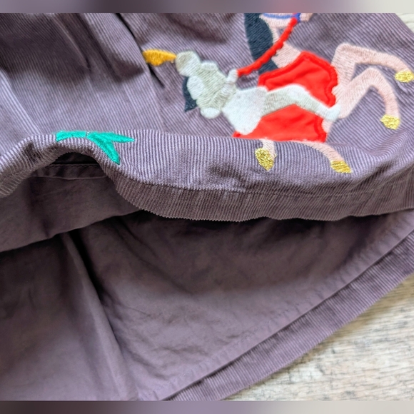 Mini Boden Embroidered Knight Skirt VGUC Size 4-5 - Picture 3 of 3